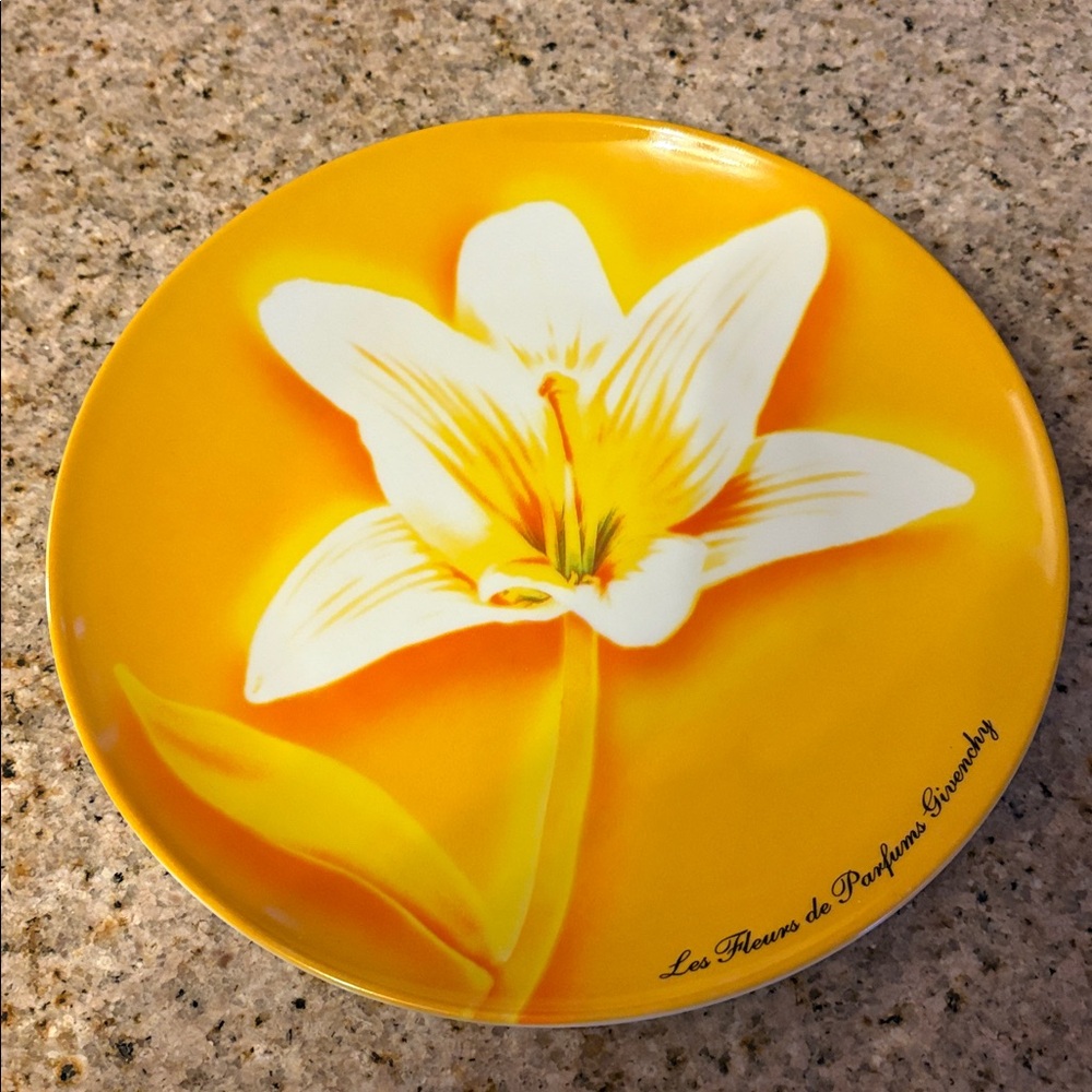 GIVENCHY YELLOW WHITE FLORAL DECORATIVE PLATE